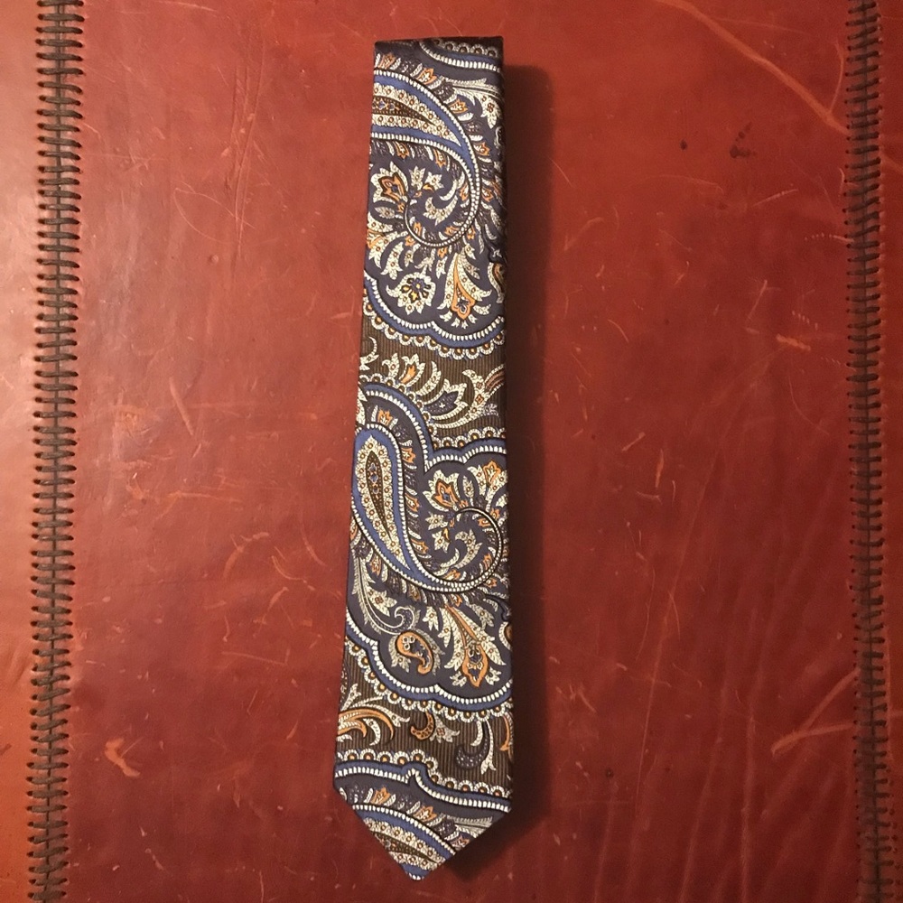 New TOM JAMES Tie